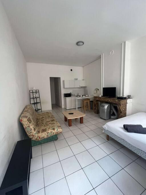 Appartement Le Monnai à Nîmes Extérieur photo